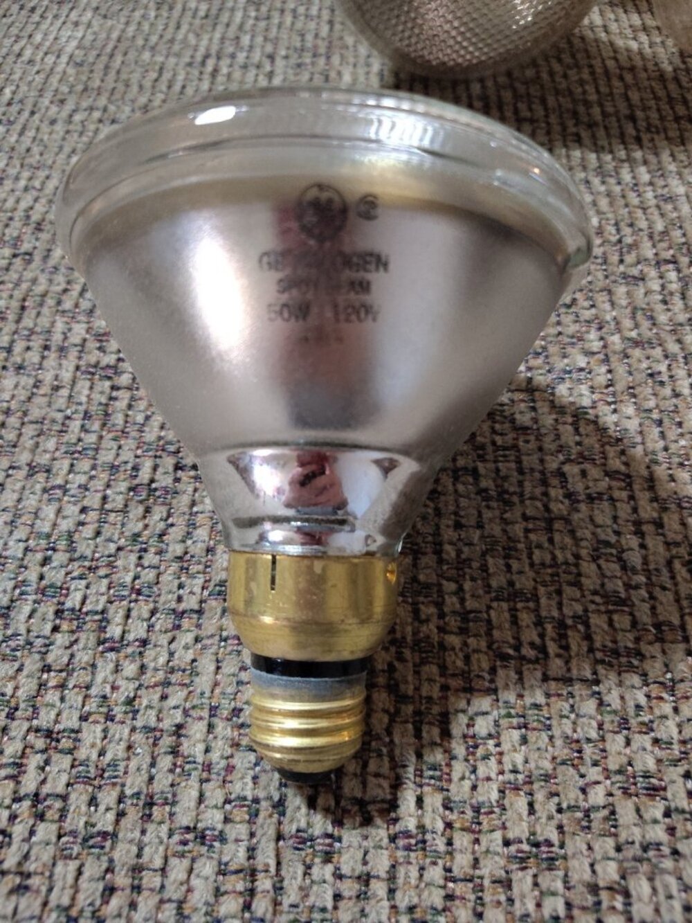 GE Halogen Indoor Outdoor Spotlight Bulb 50W PAR38 1050 Lumens 62713 NEW